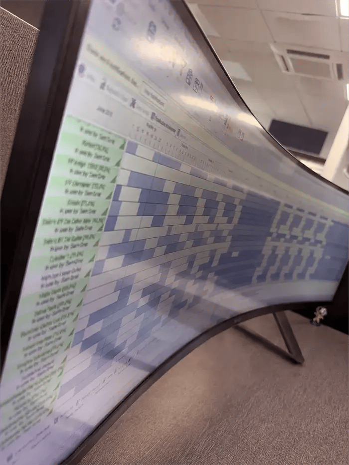 monitor showing printing schedule software