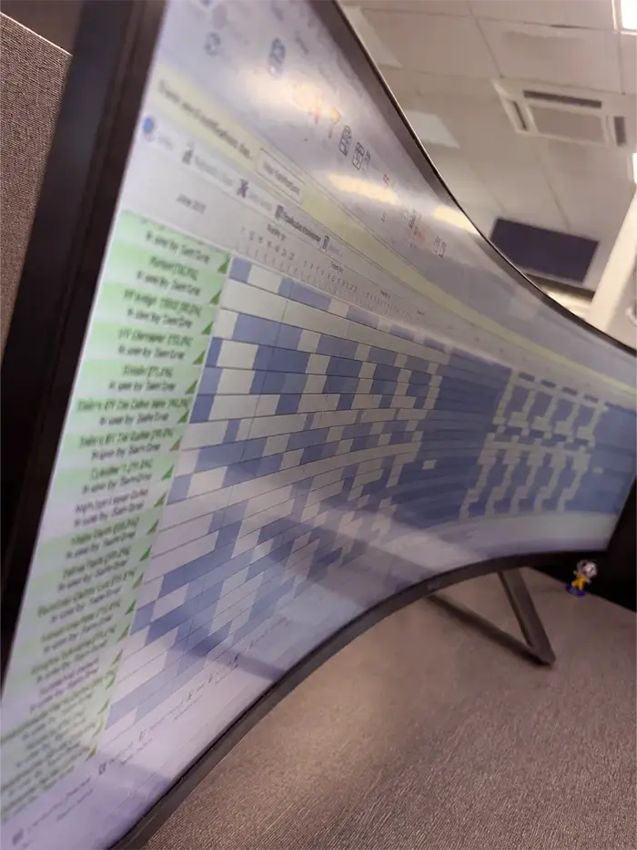 monitor showing printing schedule software monitor showing printing schedule software